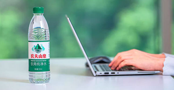 农夫山泉绿瓶水布局品牌战略，低价抢占市场高地